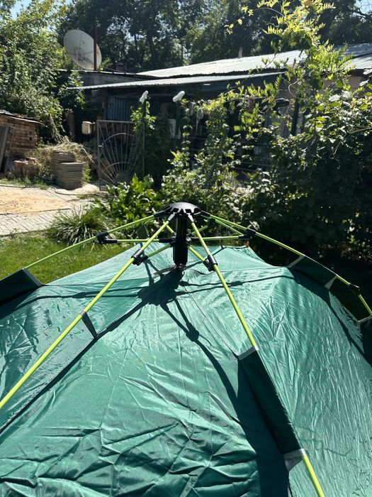 Палаткв трёх местная