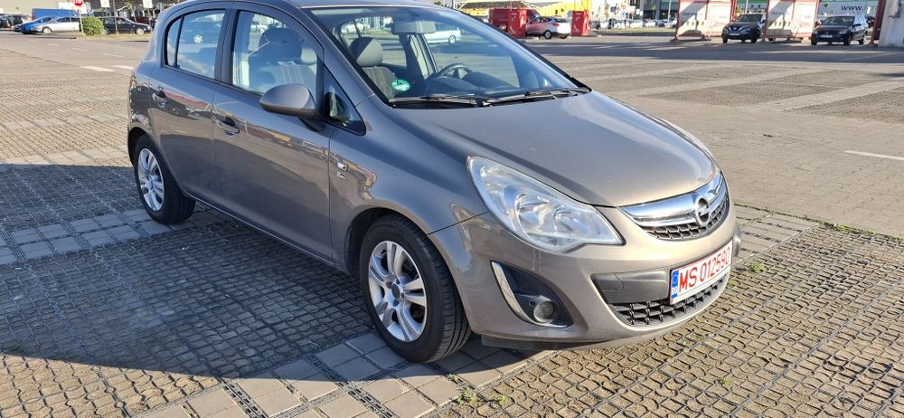 Opel Corsa 1.2 benzina, cutie automata