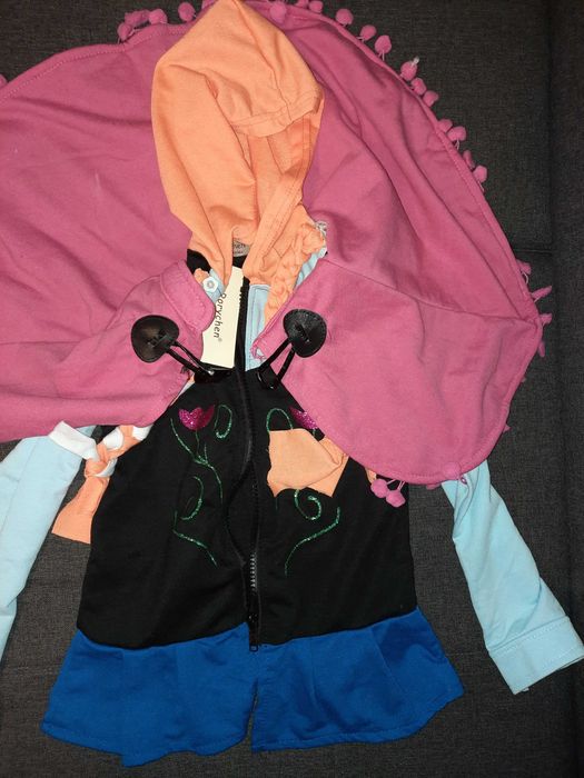 Hanorac Anna Frozen cu pelerina si codite