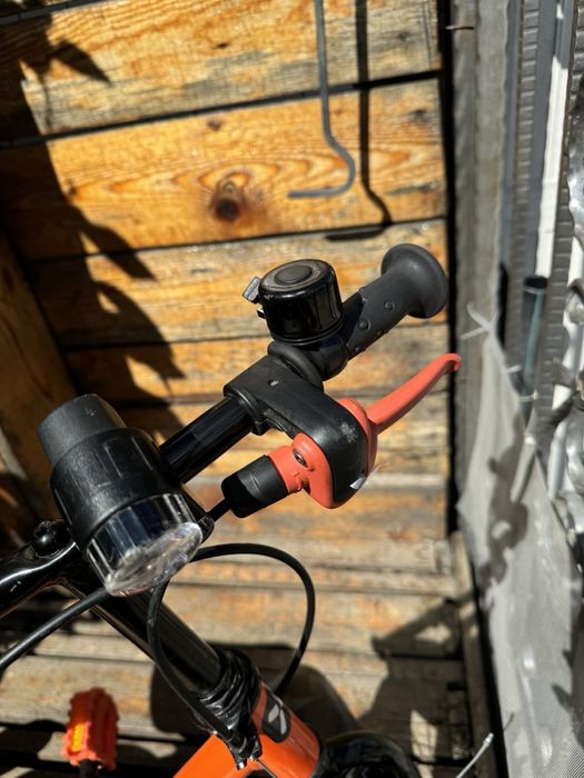 Детски велосипед с помощни колела