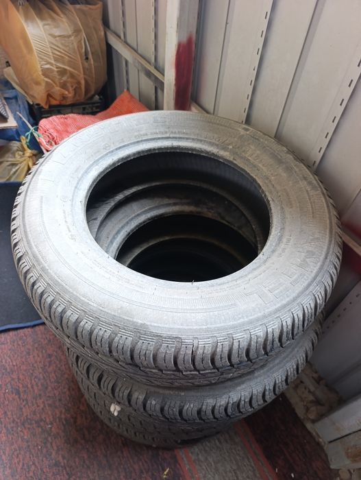 Продам комплект летних шин