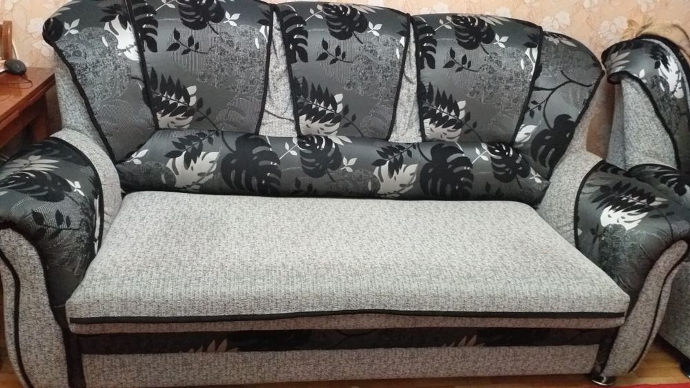 Продам диван с ортопедической решеткой
