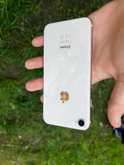 Iphone 8 colati yaxshi xamma joyi  ishledi ekranida singan joyi bor