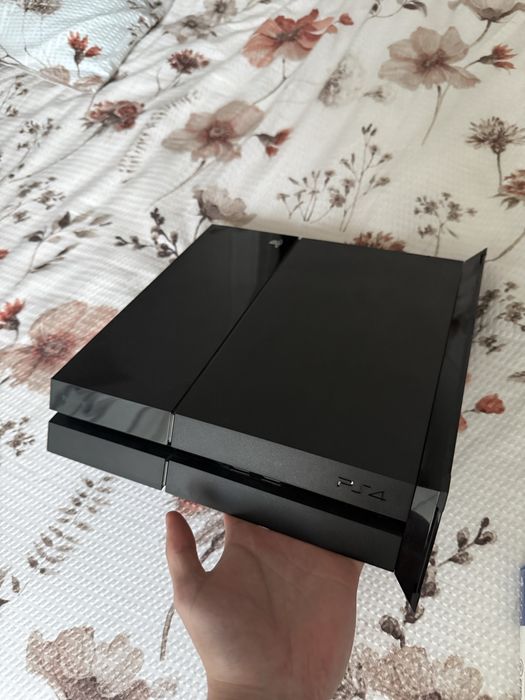 Sony Playstation 4 1TB + controller + joc