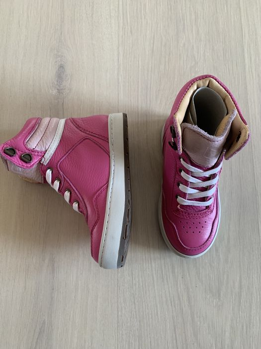 Vand ghete speciale pentru copii care merg pe vârfuri .