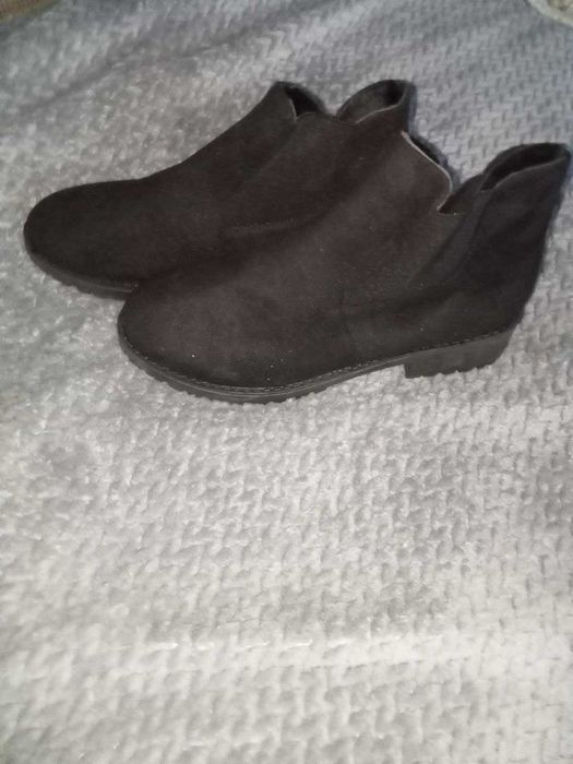 Продам женскую обувь