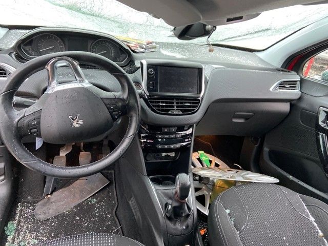 Peugeot 208 1.2 PureTech Allure / Пежо 208 1.2