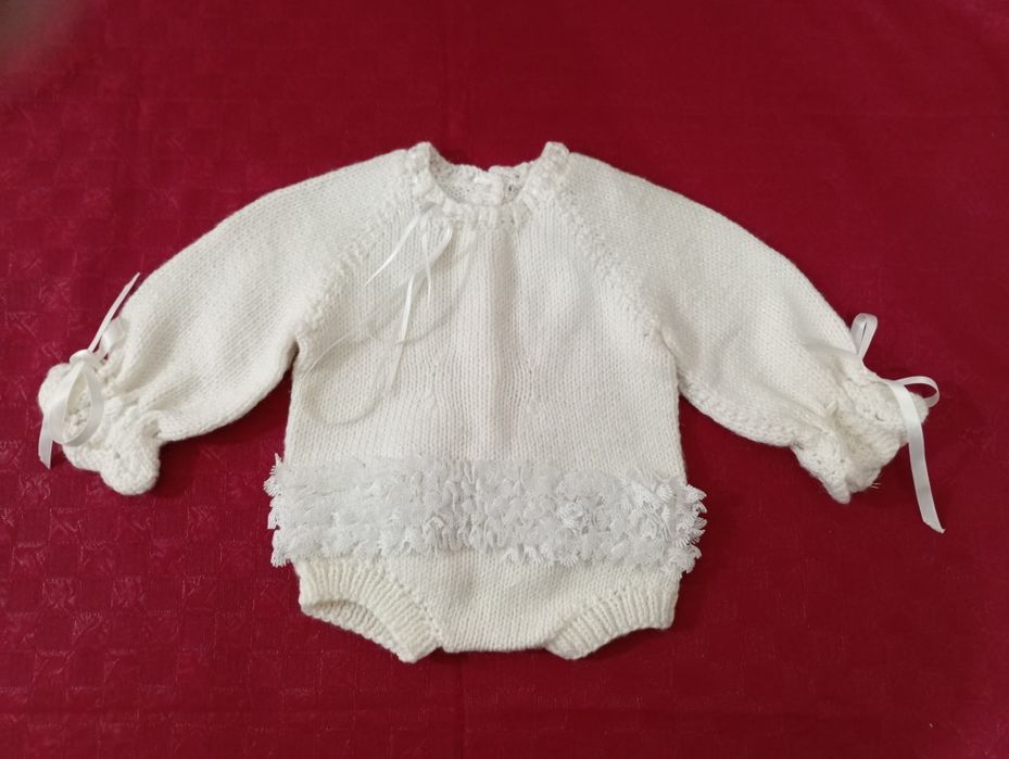 Новый вязаный боди для девочки
