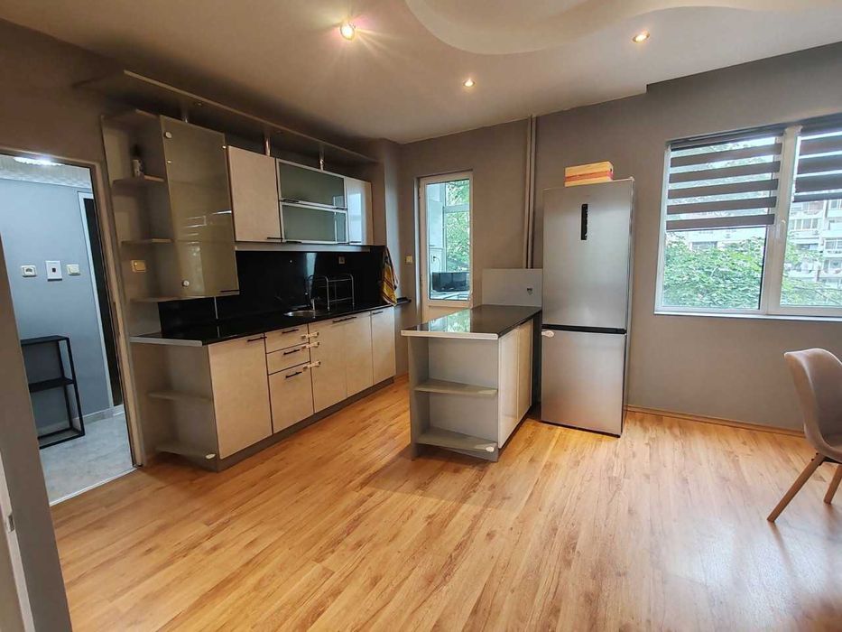 Продава се Тристаен апартамент в Пловдив, Тракия - 94 кв.м за 912 €/кв.м - Снимка #3