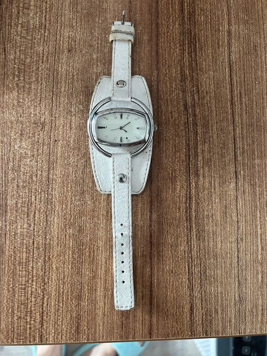Ceas elegant curea albă