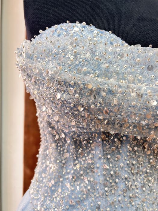 Чисто нова официална рокля