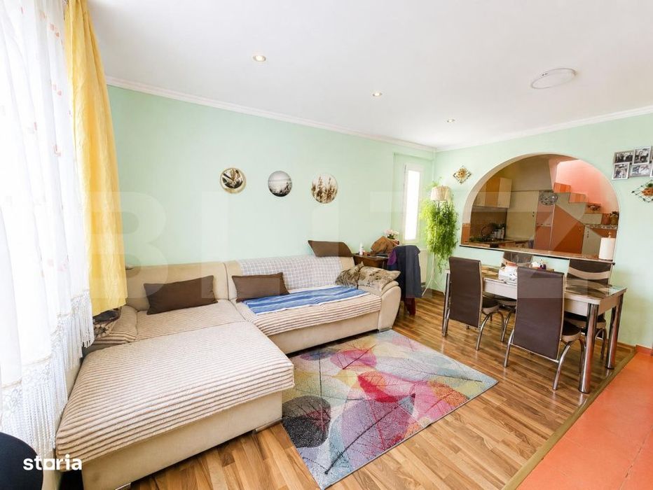 Casa cu etaj, 5 camere, 140 mp, zona Șarat, Campia Turzii