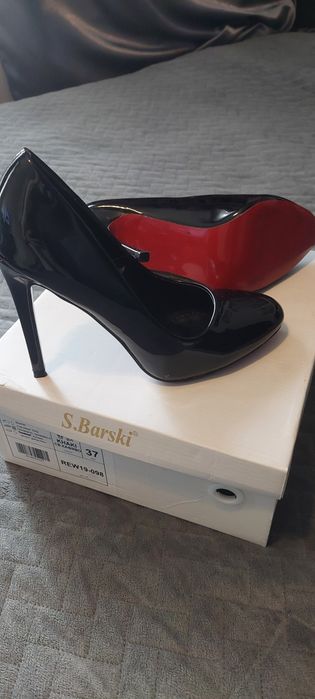 Черни обувки с висок ток