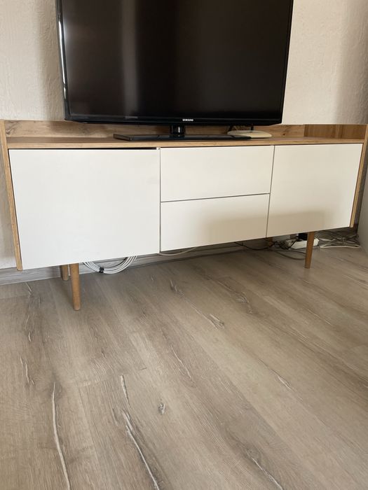 Телевизионен шкаф