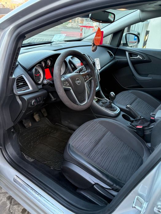 Opel Astra J / 2015 / Diesel / Proprietar / 2 Chei / Impecabila