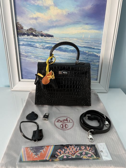 Дамска чанта – HRMS + подарък