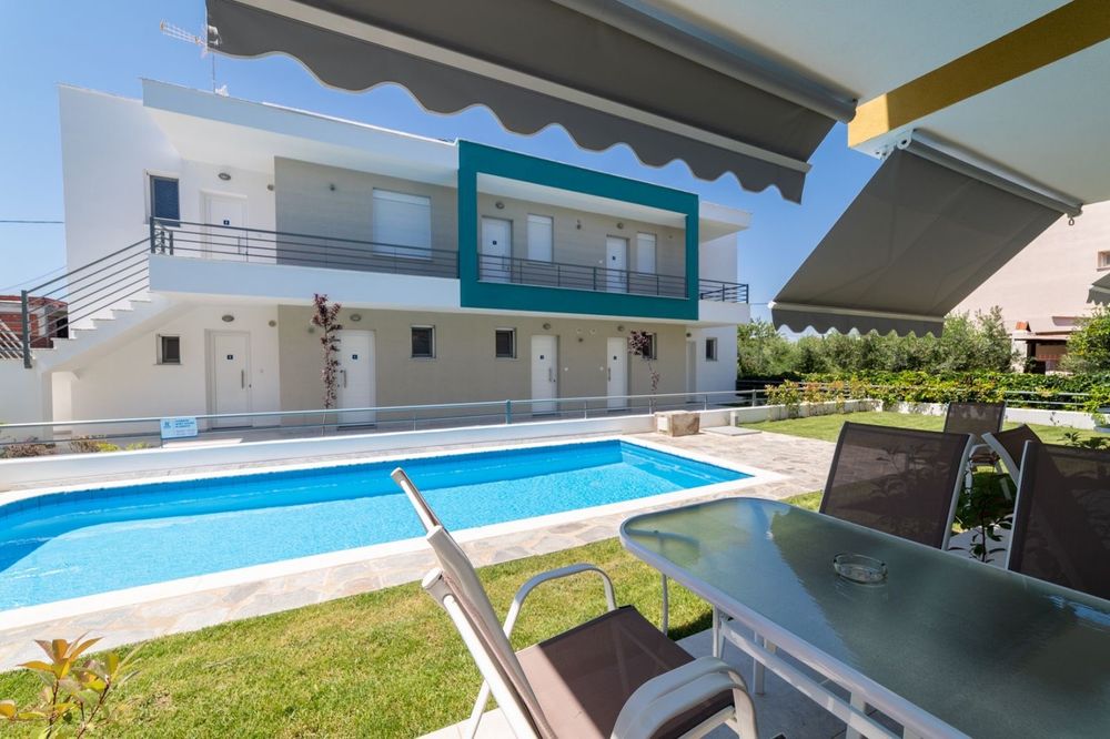 Апартамент с басейн в Паралия Офринио