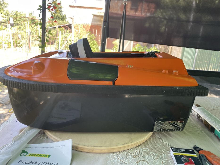 Лодка с GPS и сонар  продава