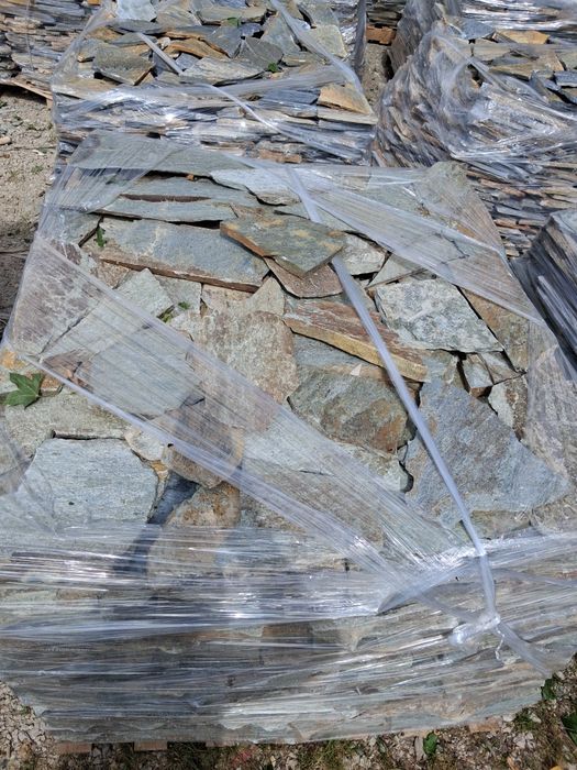 Vand si montez piatra naturala de munte