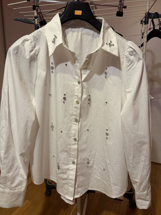 Нова риза с камъчета