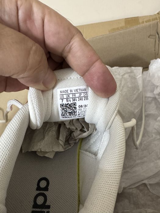 Женские кроссовки 100% оригинал ADIDAS (38,5)