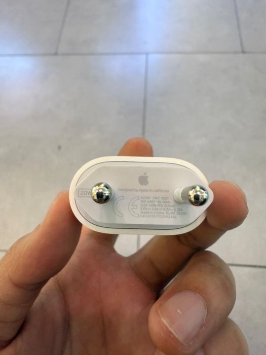 Продам оригинальный адаптер для айфона