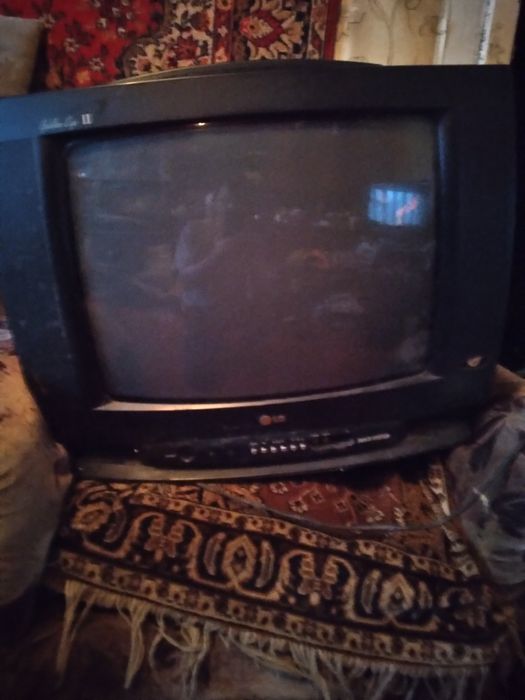 Телевизор LG в хорошем состоянии