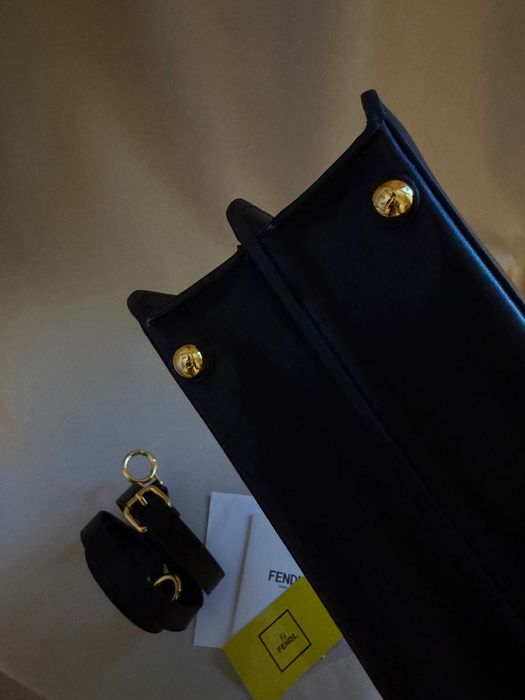 In stoc- Geanta fendi peekaboo piele naturala