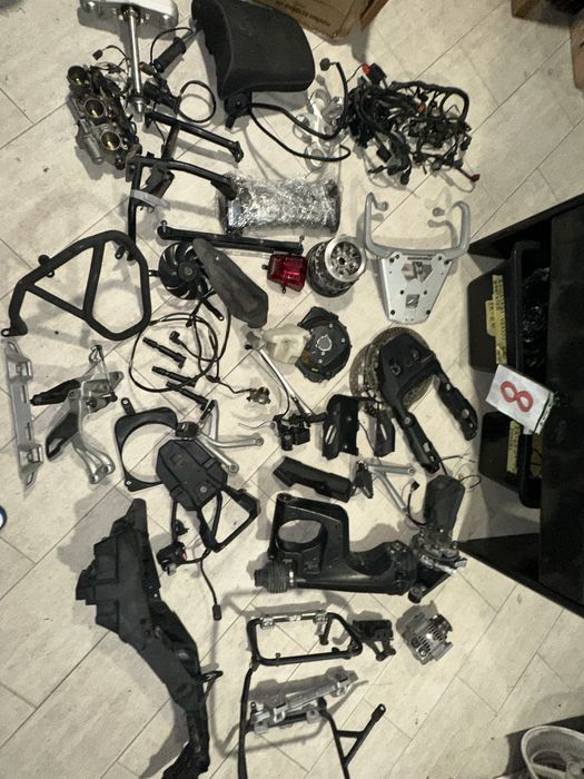 Triumph Explorer 1200 (2012) на части