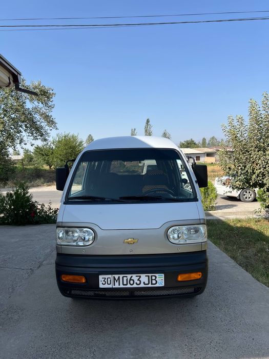 Moshina balonlar yaxshi prapan gaz quyilgan qora kerilda kraska bor