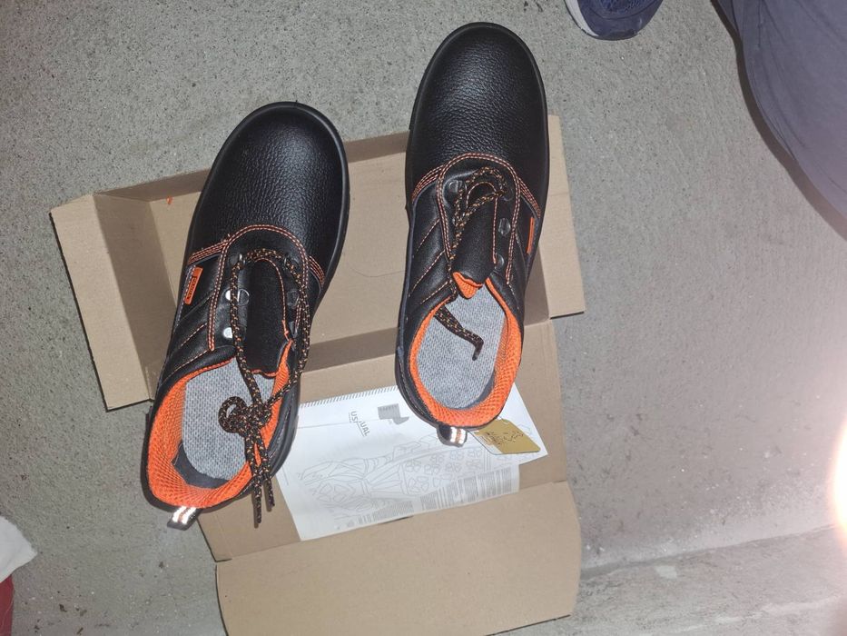 Нови работни обувки