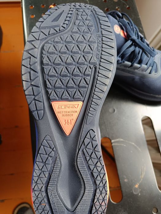 Продам беговые кроссовки 361 degrees