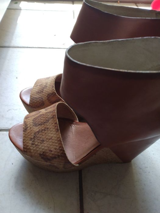 Vând sandale măsură 39 din piele naturala