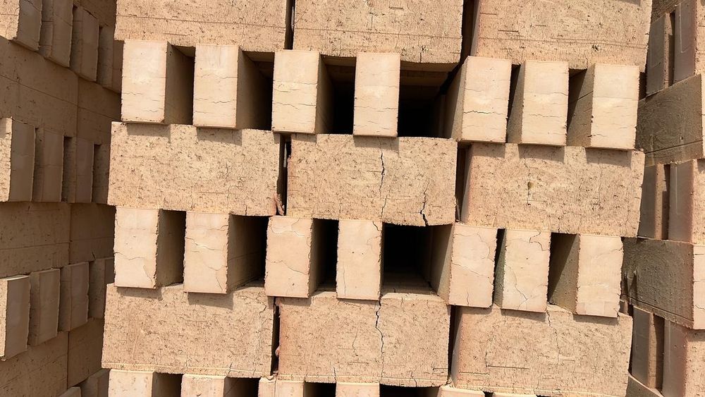 Продам кирпич 35 тенге