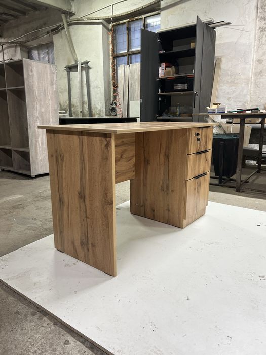 Продам компьютерный стол!