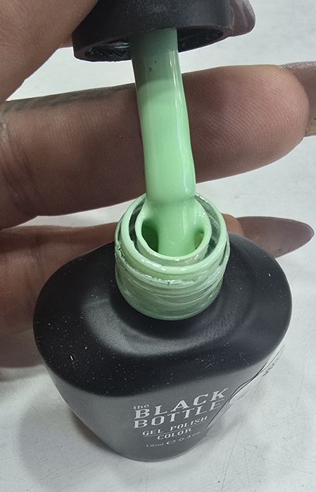 6 цвята гел лак на The black bottle