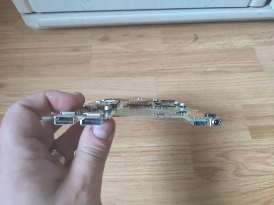 Placa de baza Asus R521U - i3-7020u / 4Gb Ram