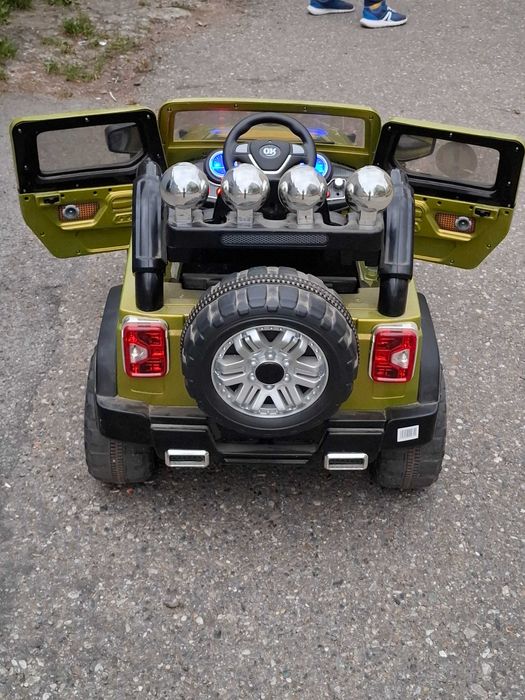 Vand mașină electrica pentru copii...4...7 ani