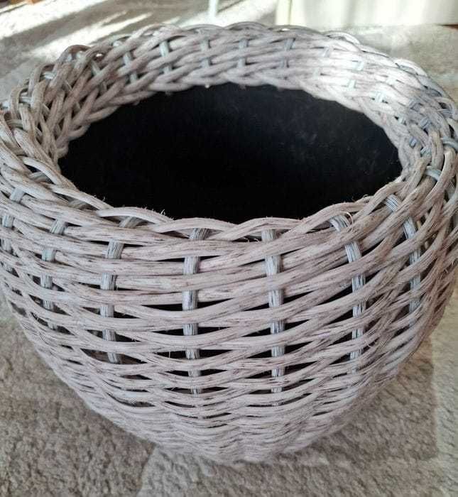 Кашпо из ротанга для цветов