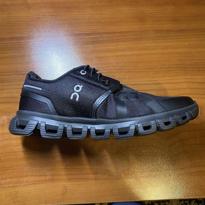 Кроссовки ON новые