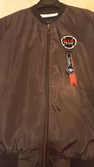 Продам бомбер (ветровка)на девочек