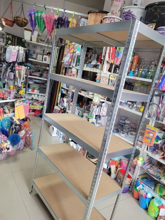 Метален стилаж на пет нива