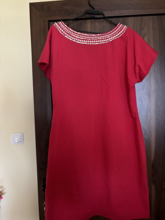 Червени дамски рокли
