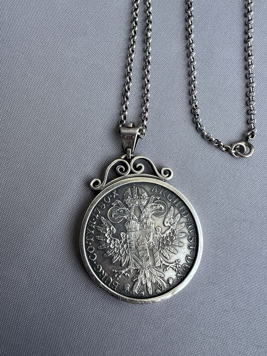 Pandantiv si lant din argint