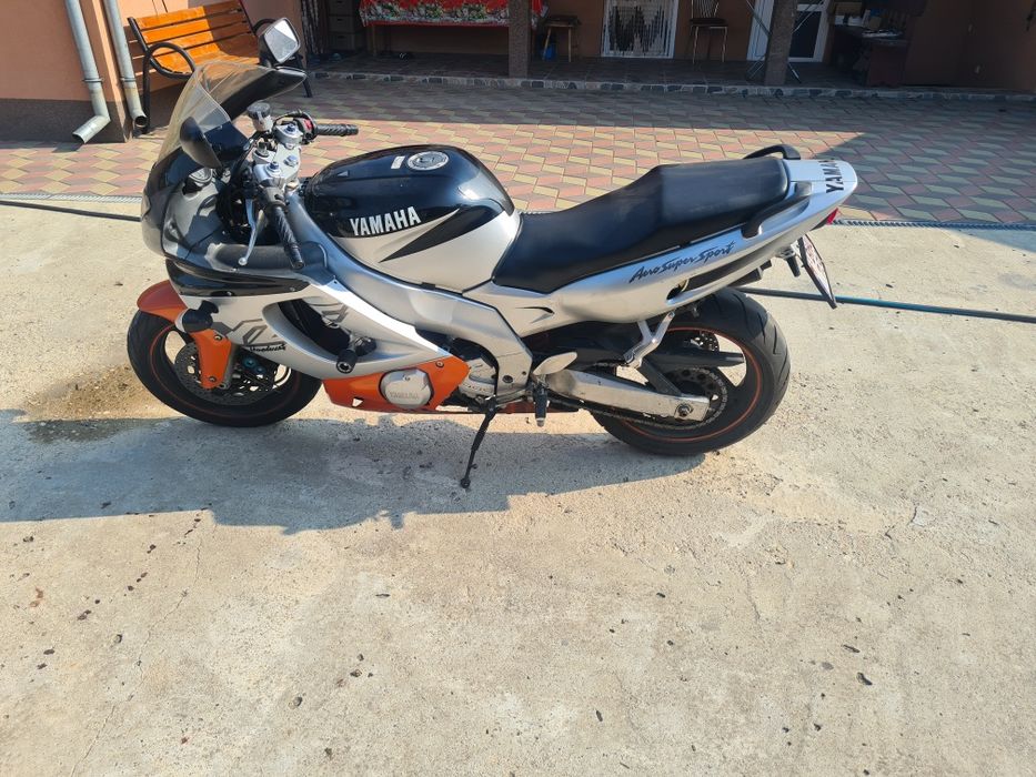 Motocicleta  Yamaha 74 kw.