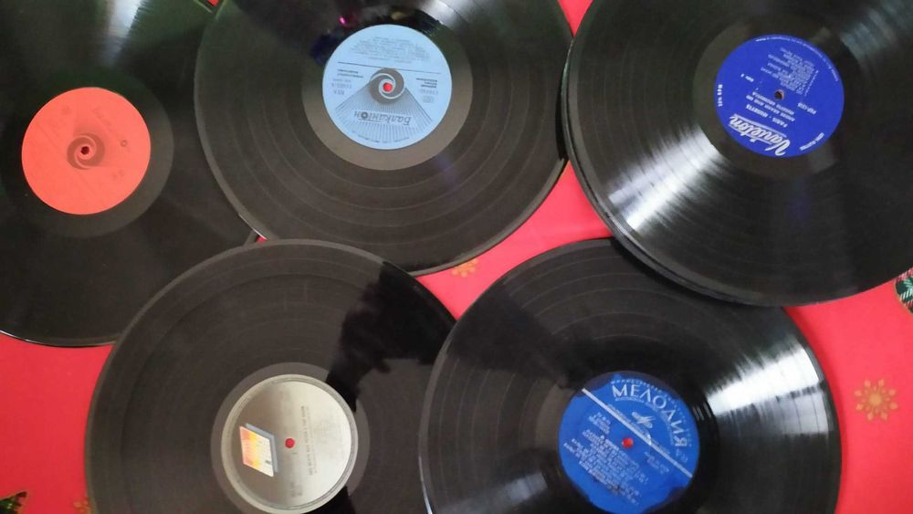 234 БРОЯ Грамофонни плочи ОТ ЕДНО ВРЕМЕ  в много добро състояние-80лв