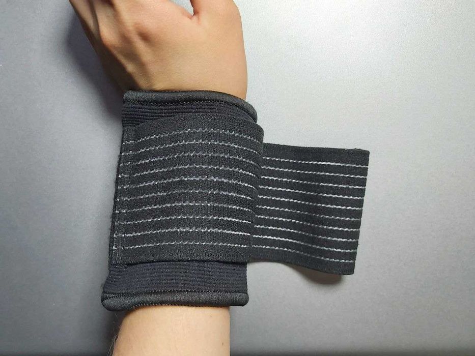 Фиксаторы / бандажи на запястье