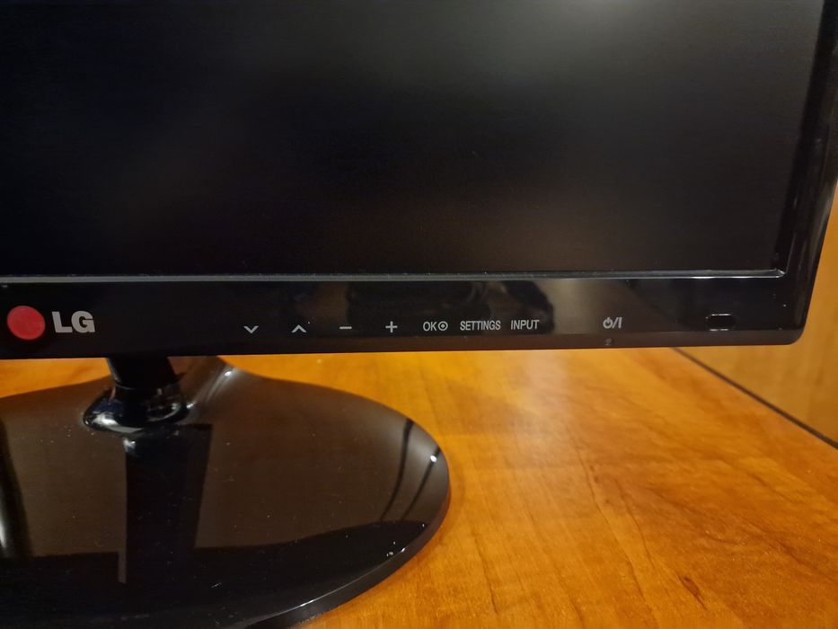 Монитор - Телевизор LG 22', изключително запазен С всичките аксесоари!