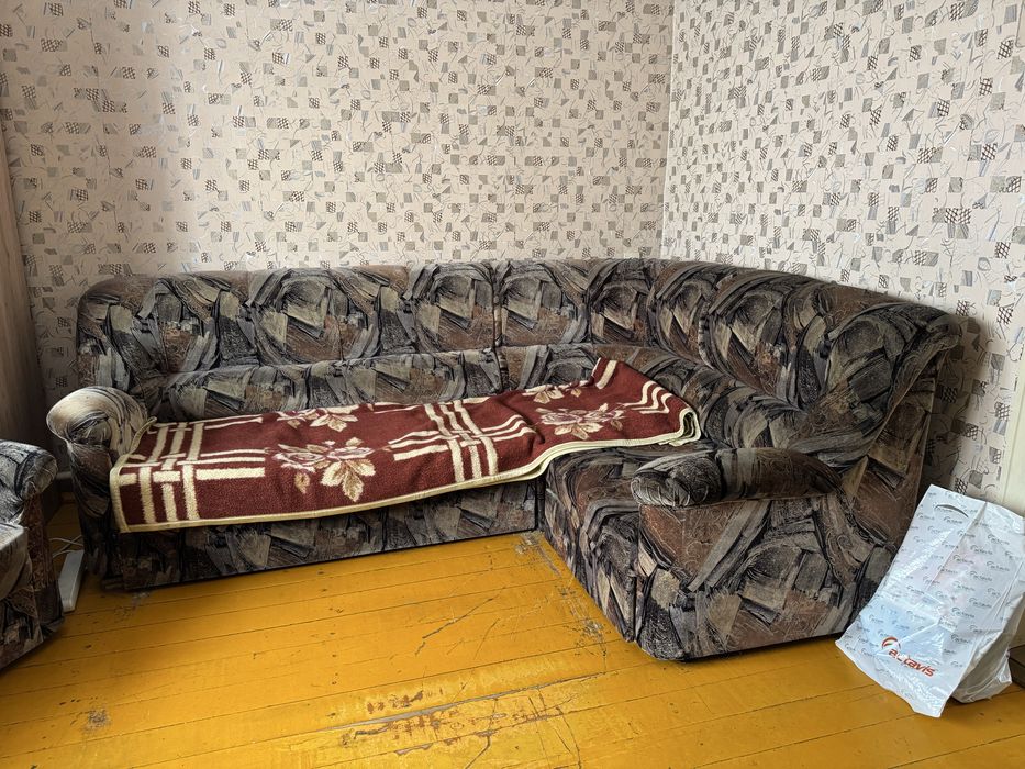 Диван и кресло отдам даром
