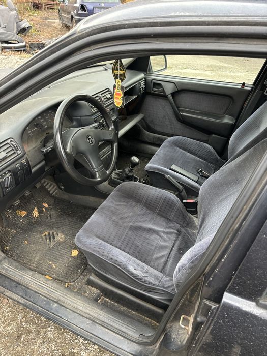 Опел вектра 1.6 бензин на части. Спойлер оригинален. Лип